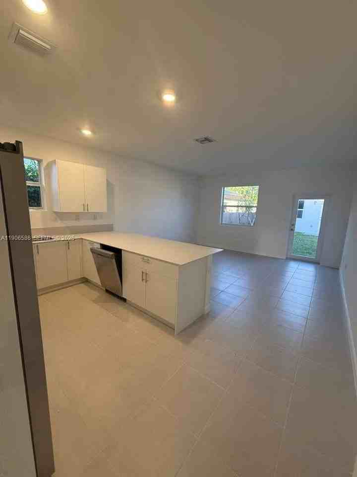 16203 Sw 147th Ave - Photo 6 of 17