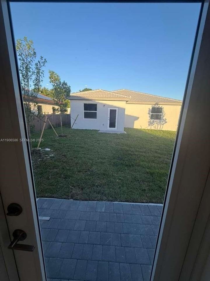 16203 Sw 147th Ave - Photo 7 of 17