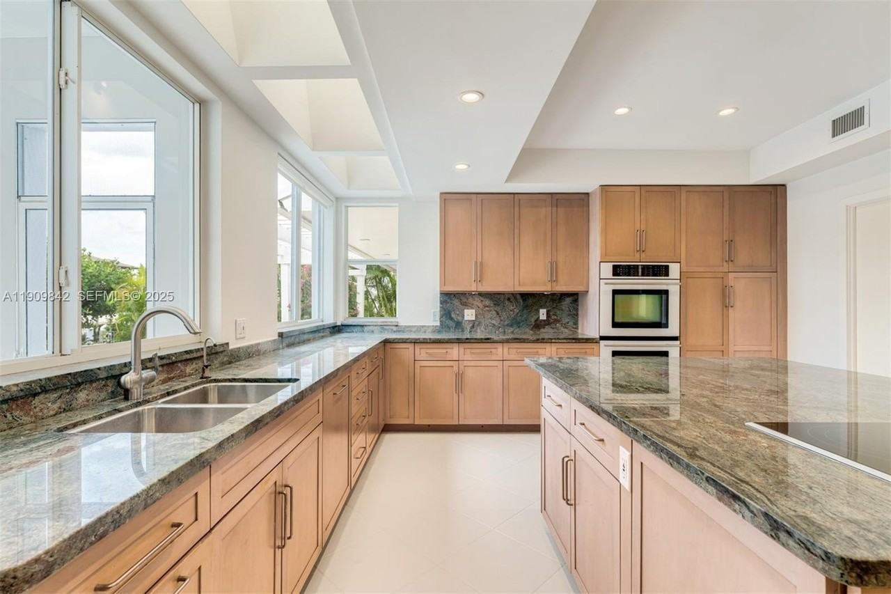 13032 Mar St - Photo 5 of 30