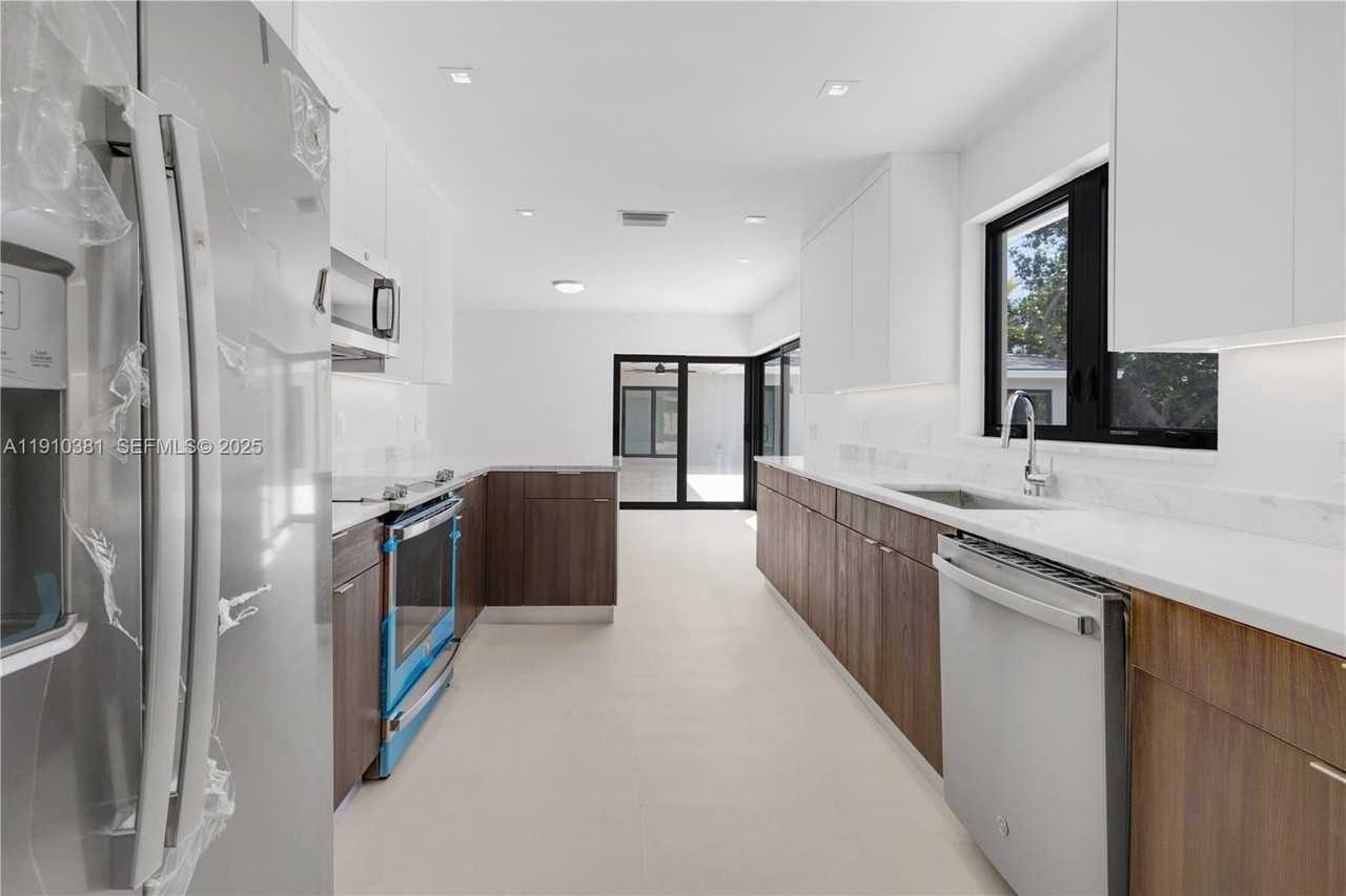 8000 Sw 139th Ter - Photo 4 of 50