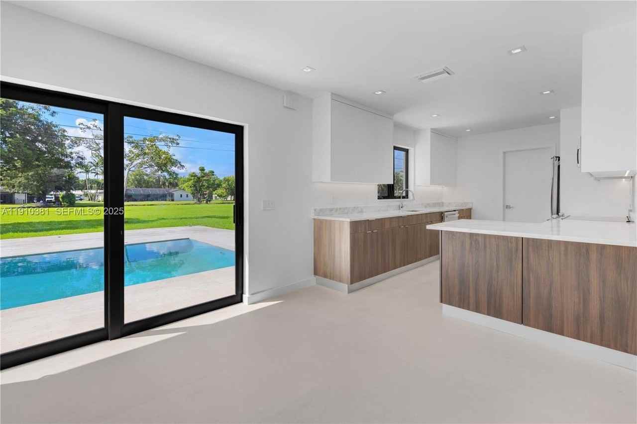 8000 Sw 139th Ter - Photo 7 of 50