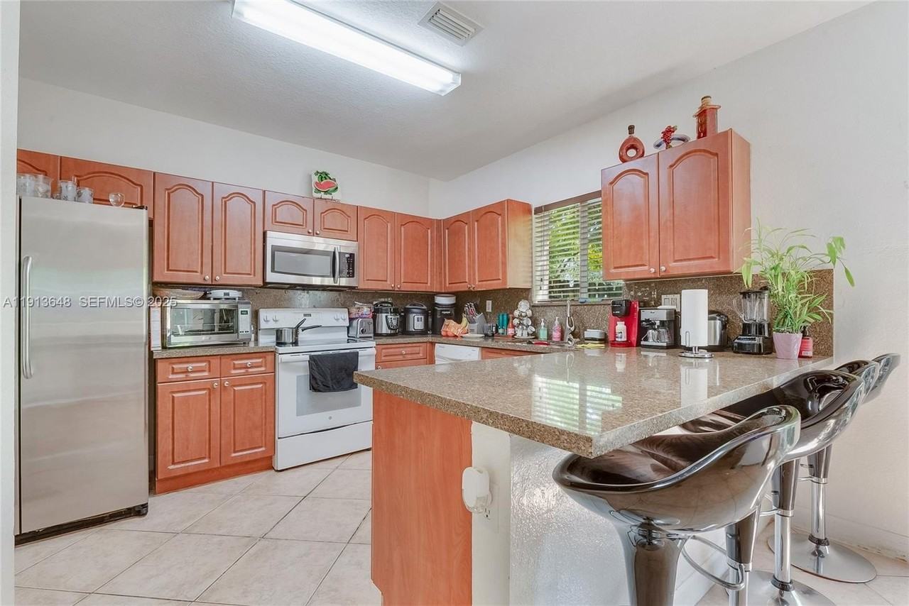 21441 Southwest 85th Path - Photo 2 of 17