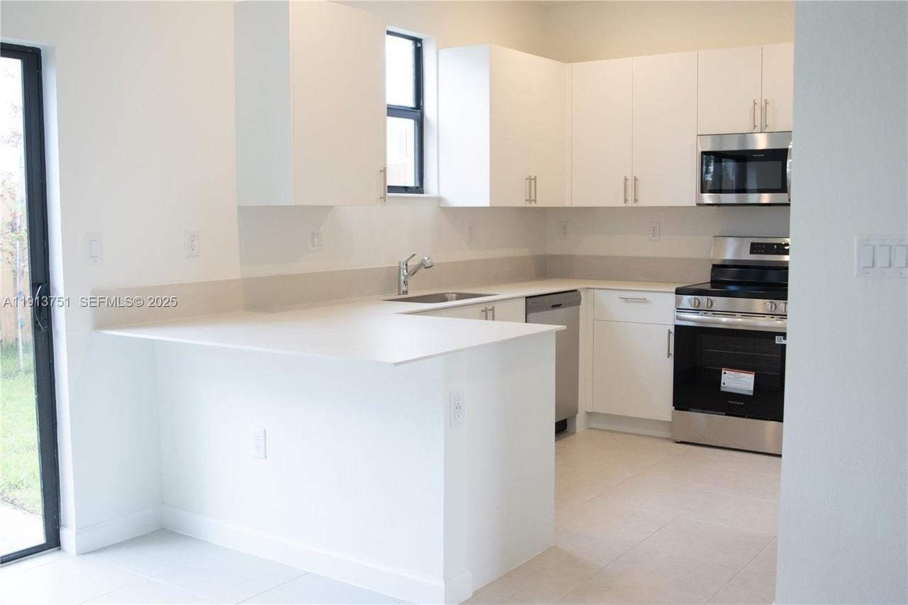 23250 Southwest 314th Terrace - Photo 5 of 31