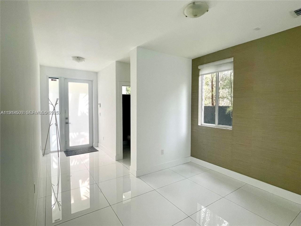 6855 Nw 103rd Ave - Photo 3 of 17