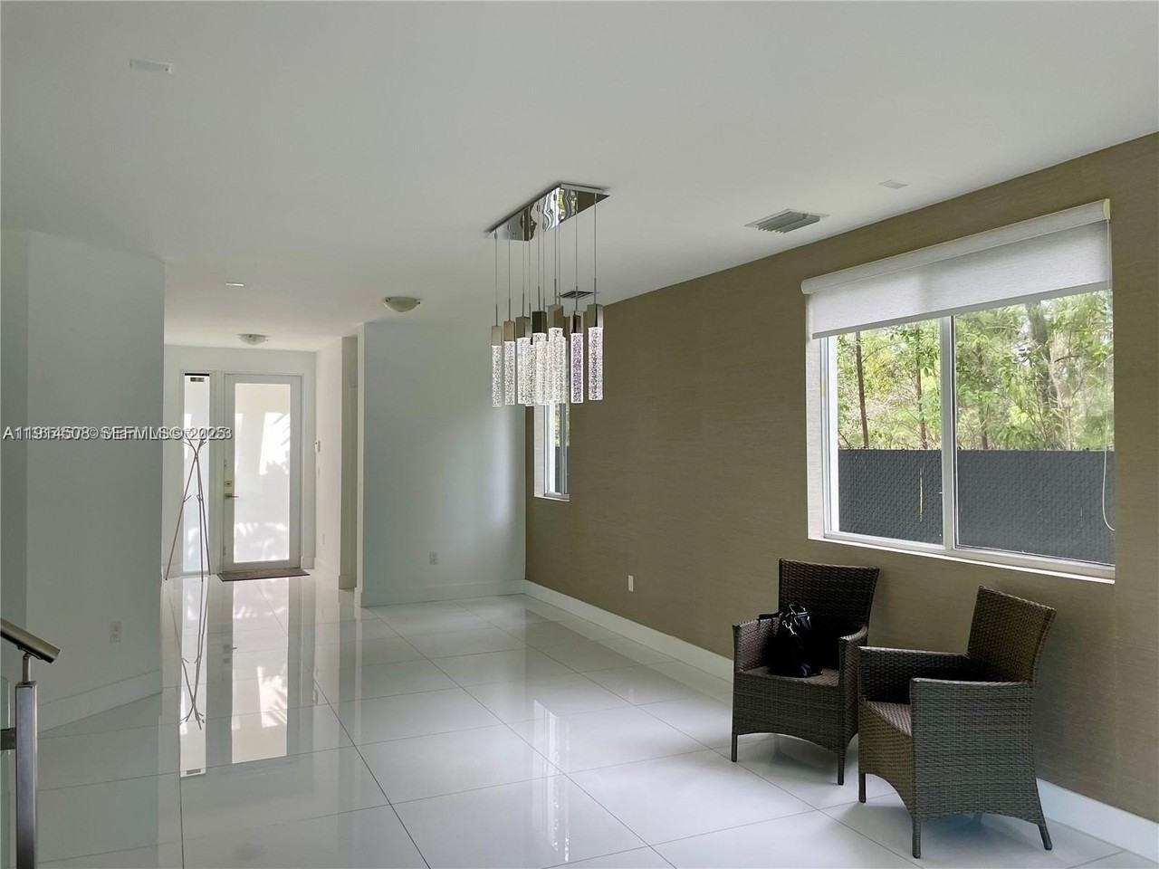 6855 Nw 103rd Ave - Photo 4 of 17