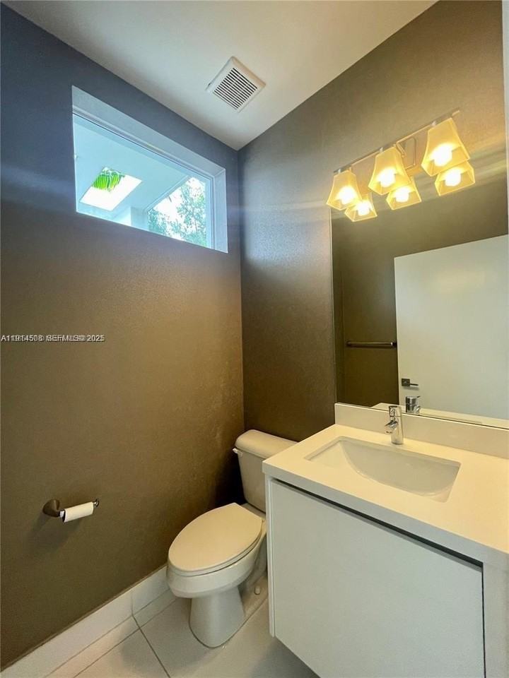 6855 Nw 103rd Ave - Photo 5 of 17