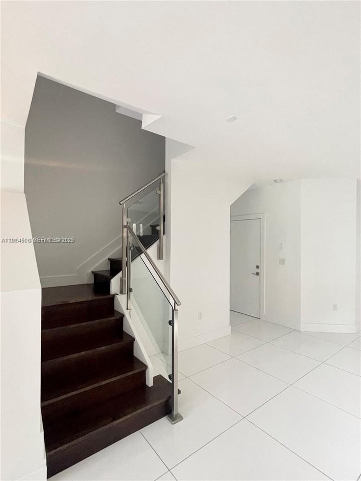 6855 Nw 103rd Ave - Photo 6 of 17