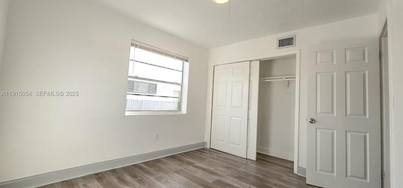 5960 Ne 5th Ct #4 - Photo 5 of 12