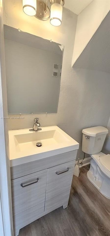 5960 Ne 5th Ct #4 - Photo 6 of 12