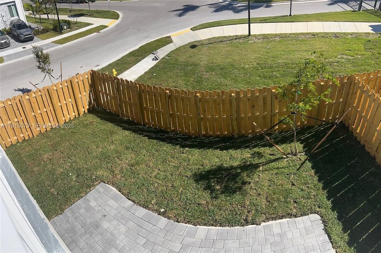 1455 SE 6th Ter - Photo 3 of 16