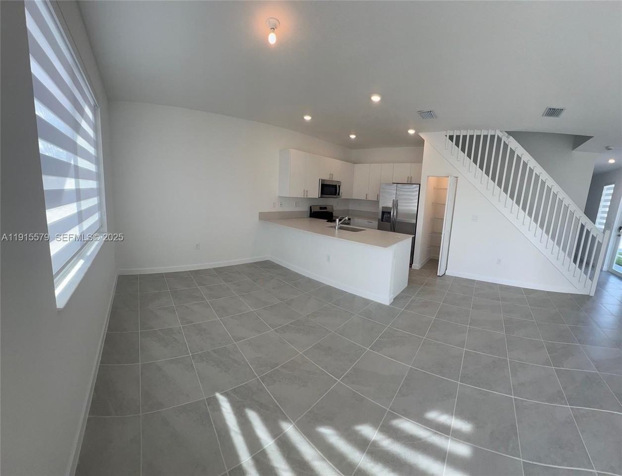 1455 SE 6th Ter - Photo 5 of 16