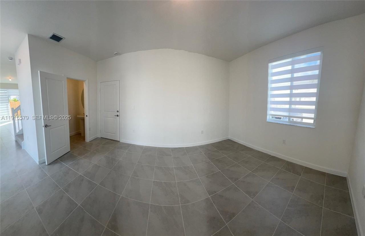 1455 SE 6th Ter - Photo 6 of 16