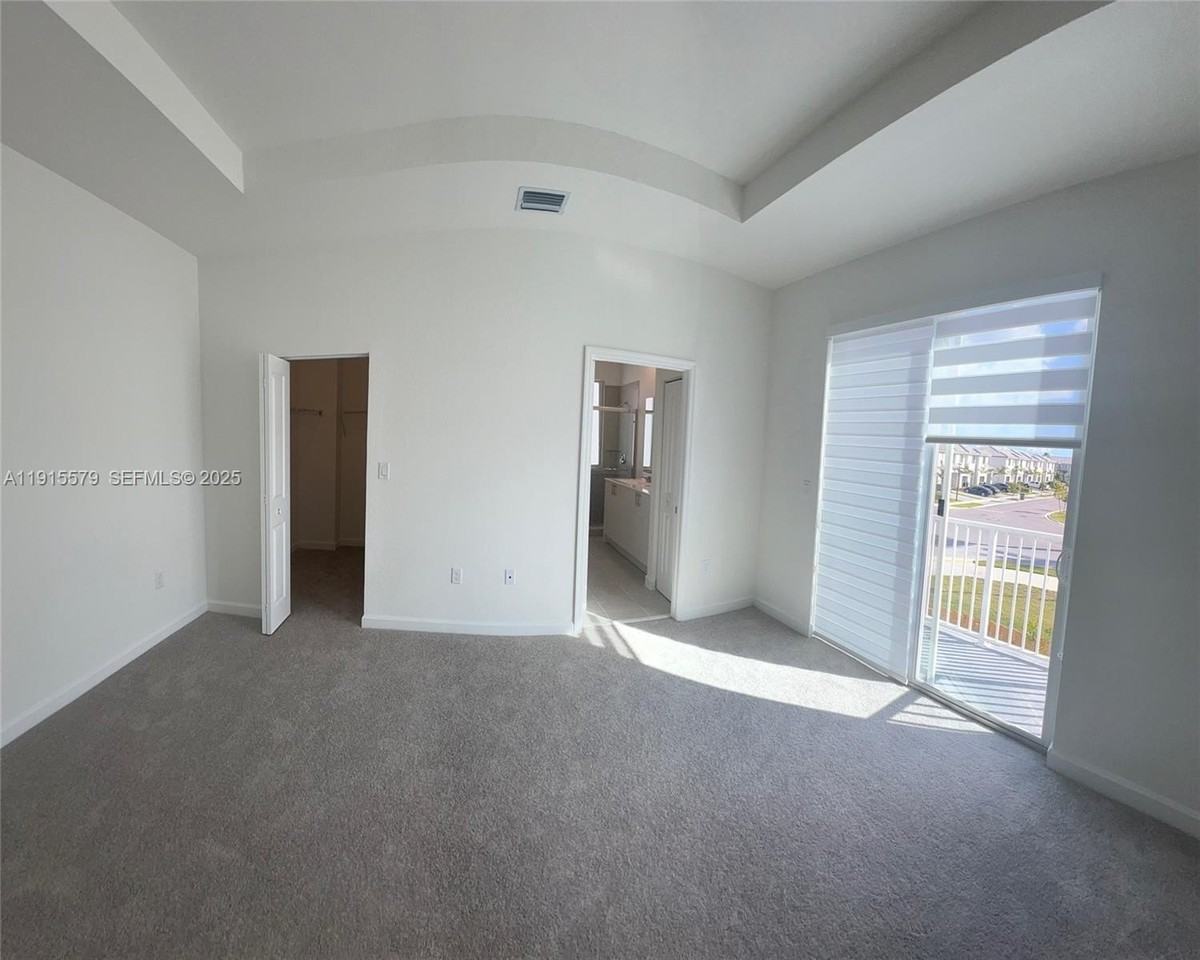 1455 SE 6th Ter - Photo 7 of 16