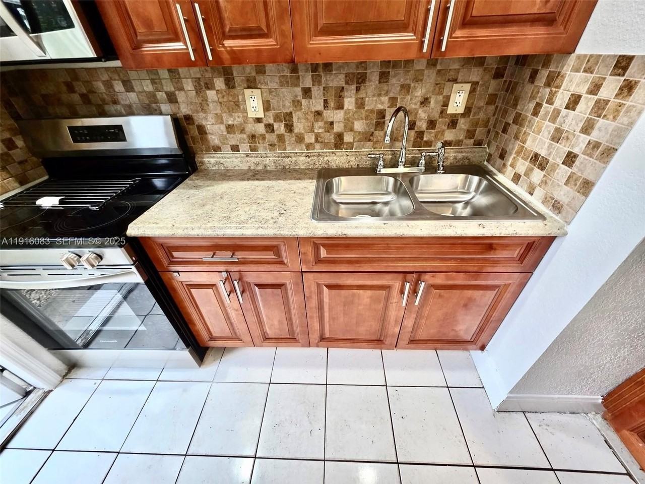 422 Ne 166th St #422 - Photo 7 of 11