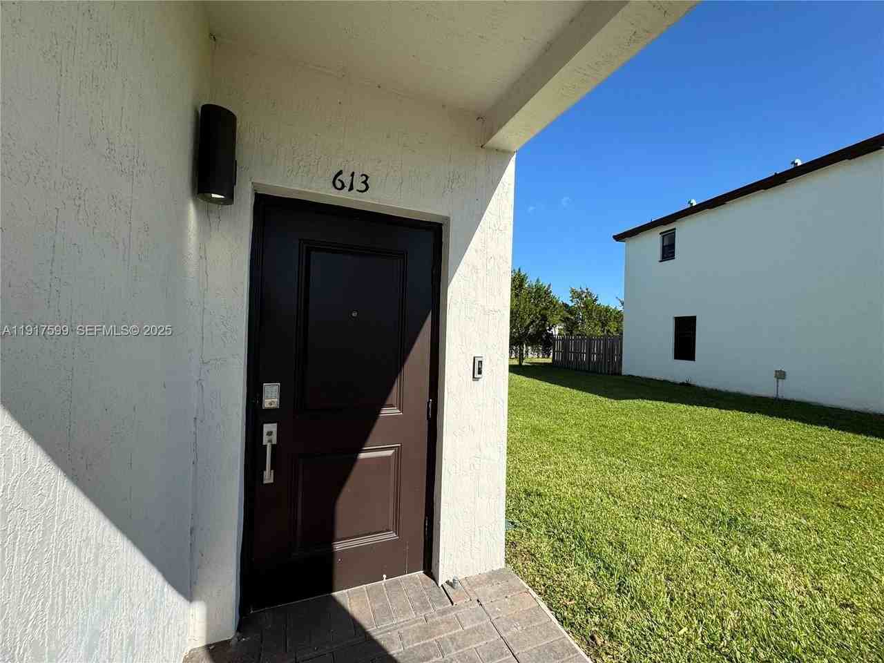 613 Ne 208th Ter #613 - Photo 2 of 21