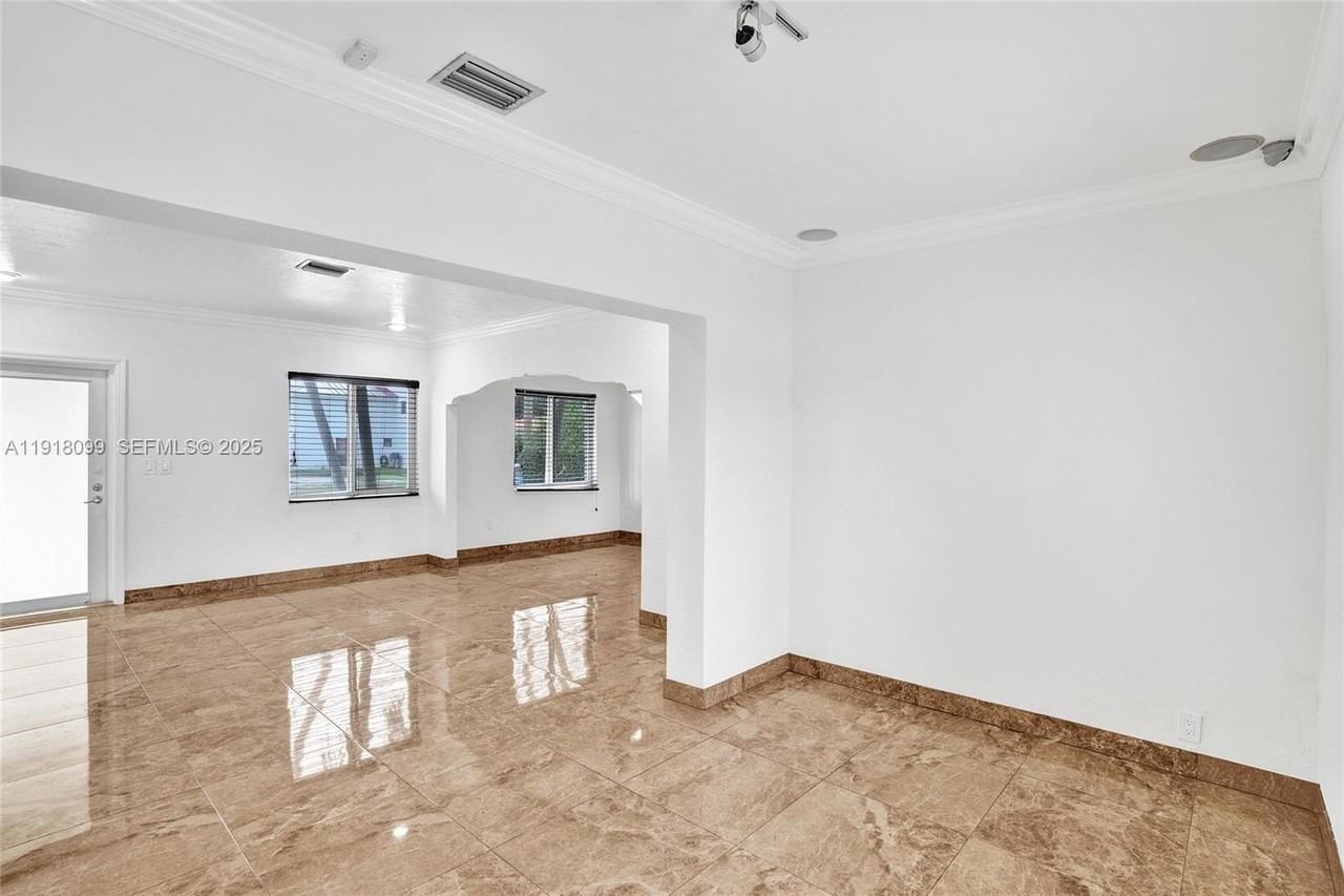 5801 Southwest 20th Street - Photo 6 of 40