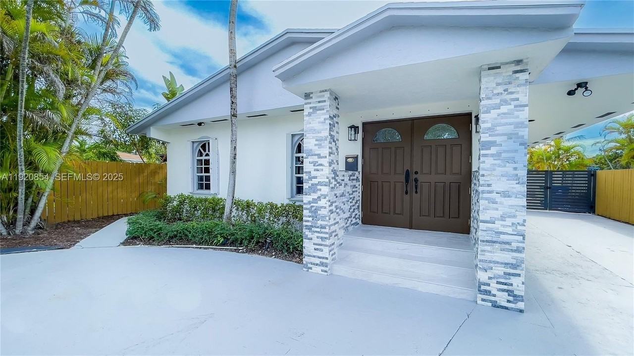 6384 Southwest 31st Street - Photo 6 of 43