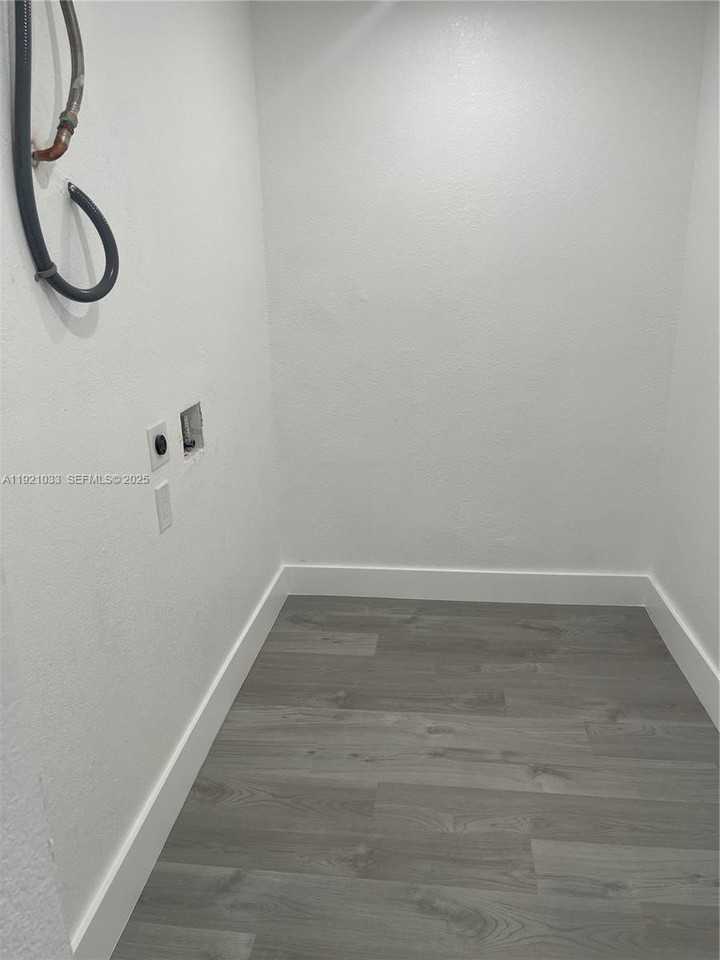 880 Northwest 8th Avenue #1 - Photo 5 of 8