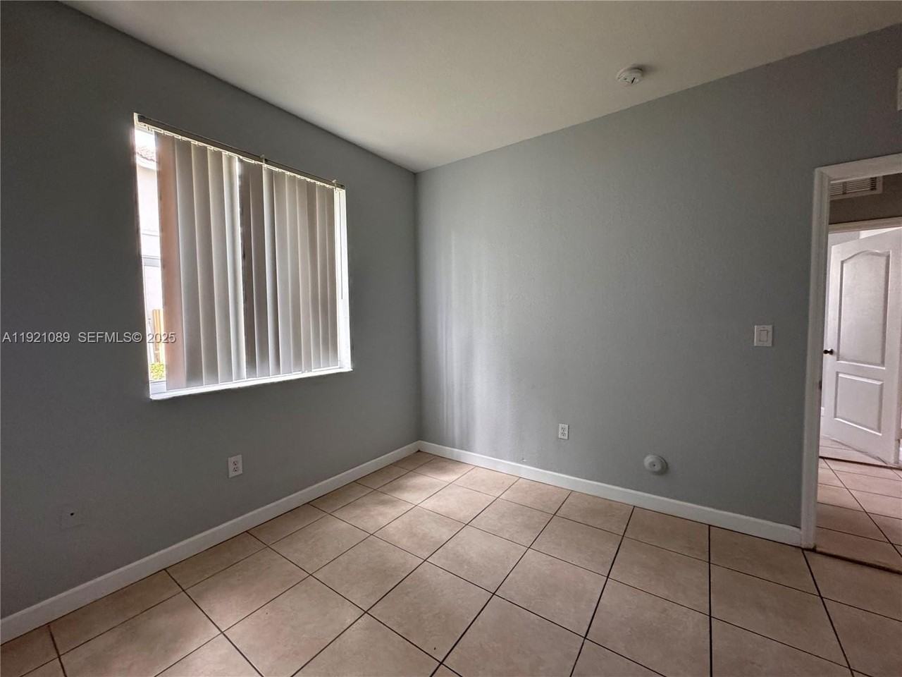 1660 Se 29th St #100 - Photo 4 of 7