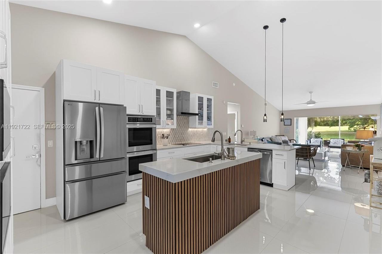 19648 Back Nine Dr #19648 - Photo 2 of 39