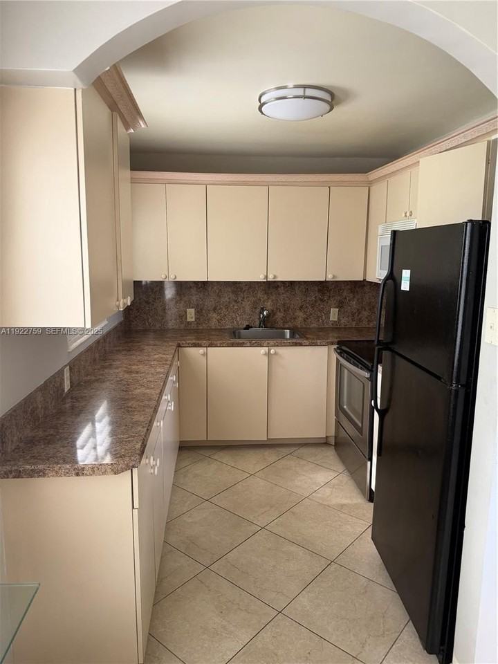 95 East New England Boulevard #95 - Photo 4 of 9