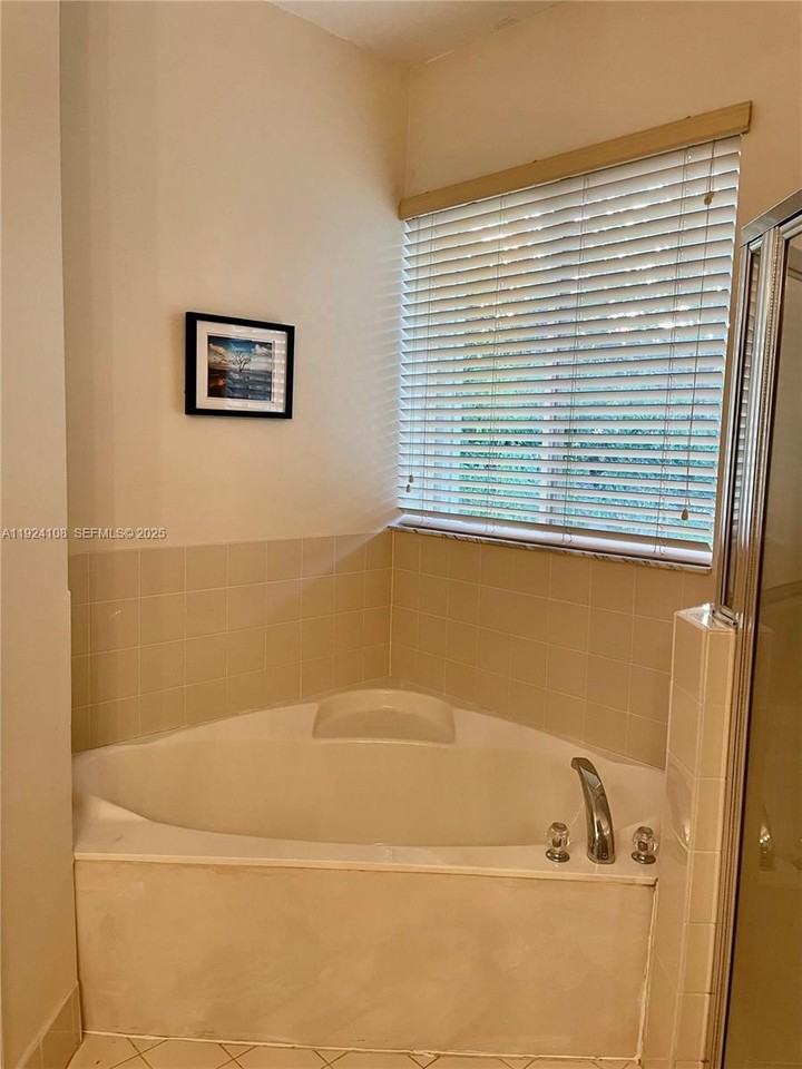 20774 Southwest 90th Place - Photo 7 of 15