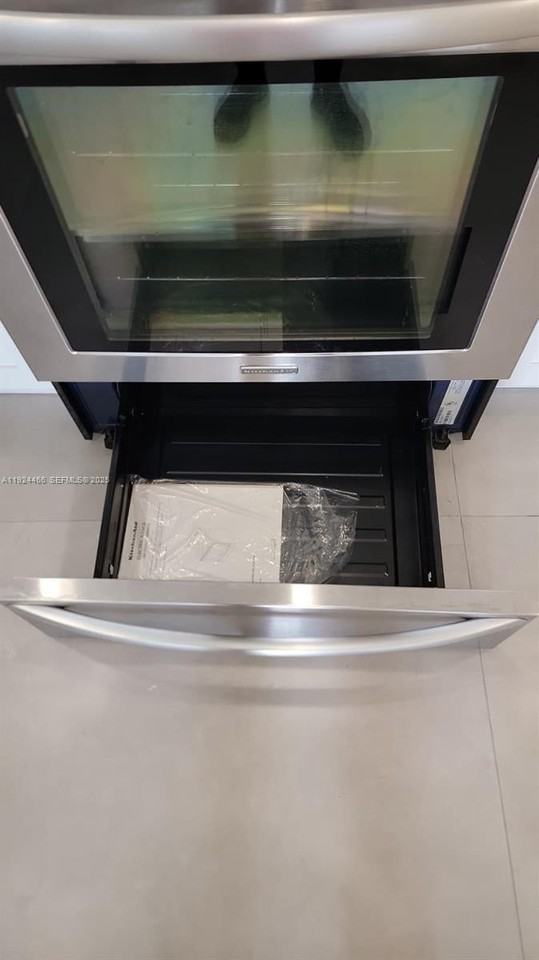 2820 Southwest 13th Street #4 - Photo 7 of 17