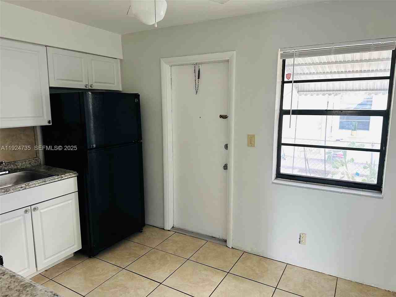 521 Sw 9th St #1 - Photo 5 of 15