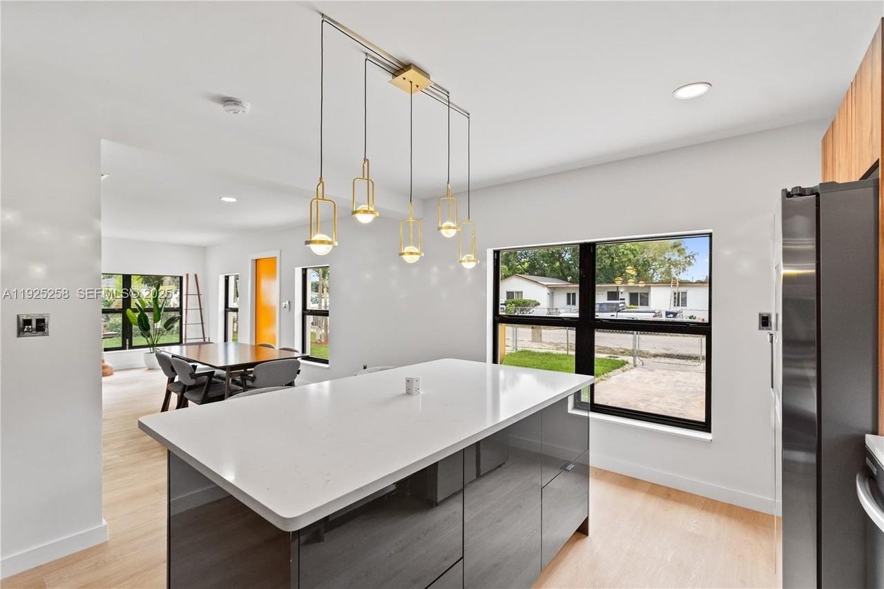 16145 Northwest 20th Avenue - Photo 3 of 40