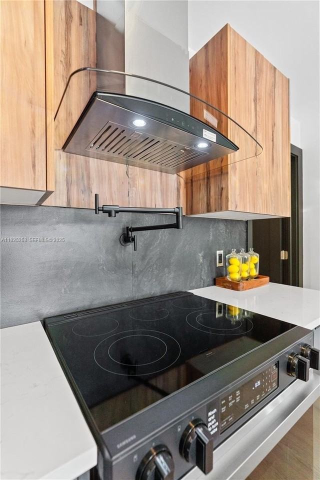 16145 Northwest 20th Avenue - Photo 5 of 40