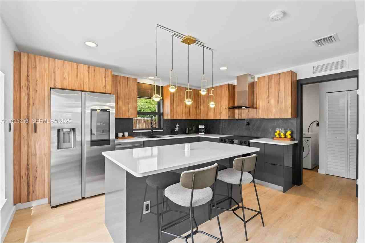 16145 Northwest 20th Avenue - Photo 6 of 40