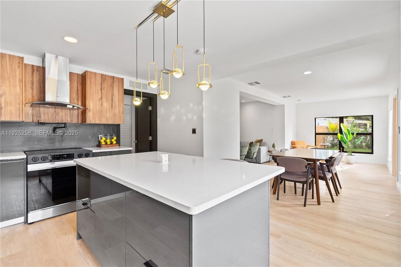 16145 Northwest 20th Avenue - Photo 7 of 40