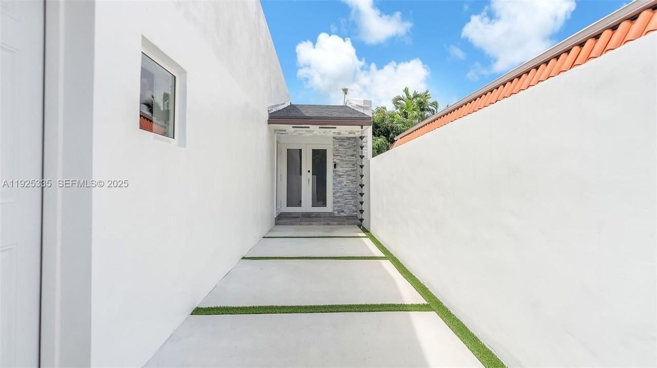 11421 Southwest 84th Street #1 - Photo 4 of 46