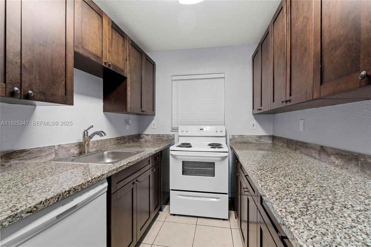 980 Ne 170th St #118 - Photo 4 of 32