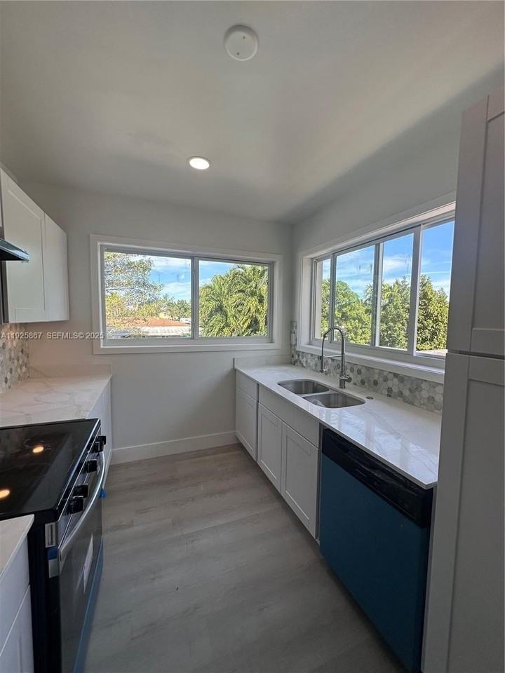 1703 Nw 34th Ave #2 - Photo 5 of 13