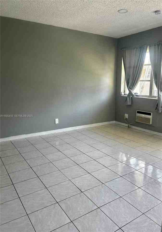 2641 Polk St #9 - Photo 7 of 18