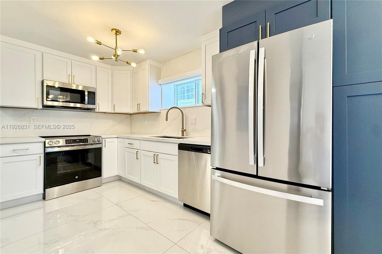 4122 Collins Ave #2B - Photo 2 of 13