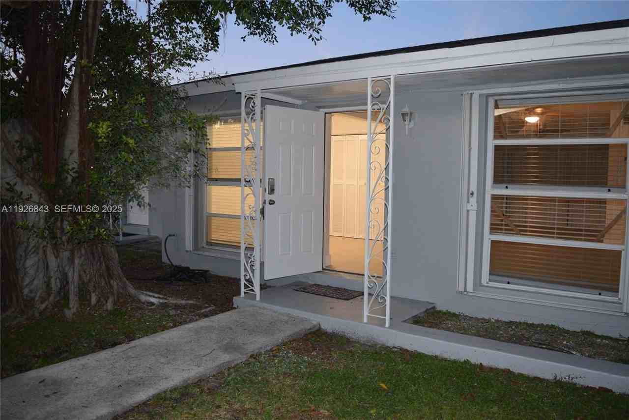 19391 Southwest 103rd Court #19393 - Photo 2 of 14