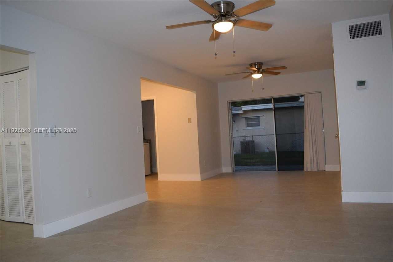 19391 Southwest 103rd Court #19393 - Photo 3 of 14