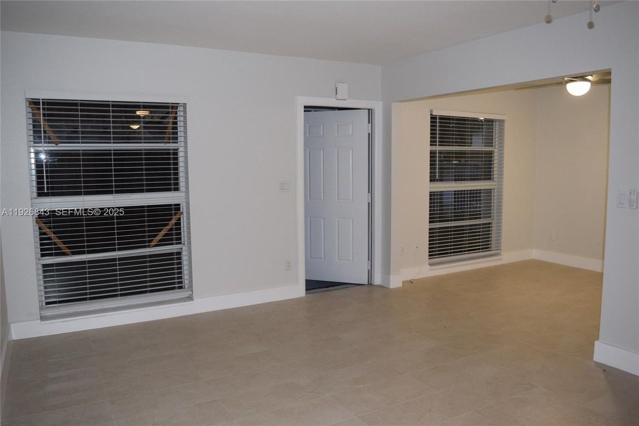 19391 Southwest 103rd Court #19393 - Photo 4 of 14