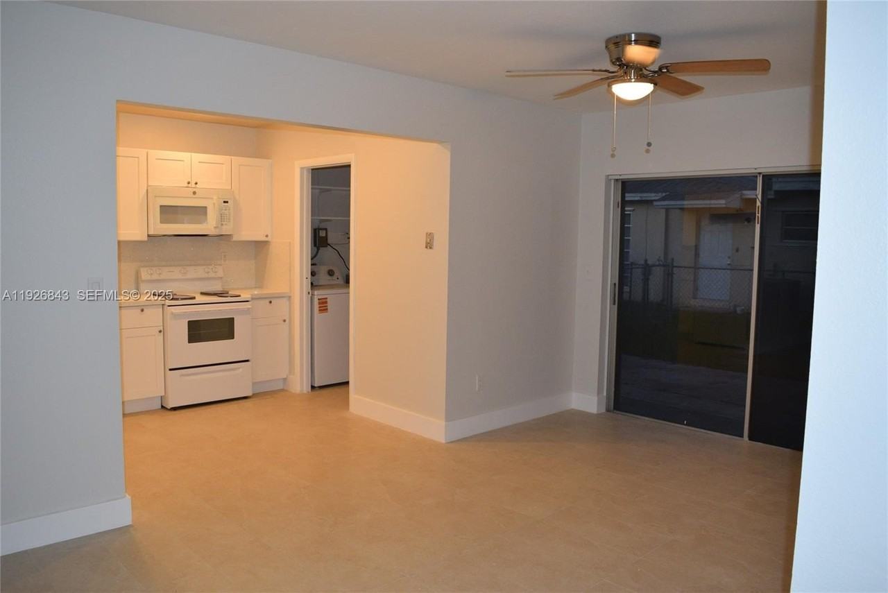 19391 Southwest 103rd Court #19393 - Photo 6 of 14