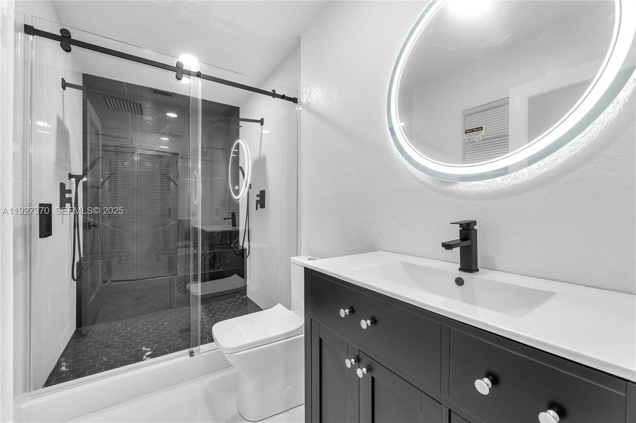 1541 Northwest 1st Court - Photo 3 of 12