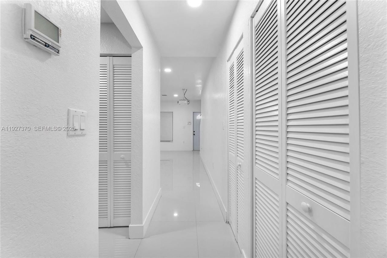 1541 Northwest 1st Court - Photo 4 of 12