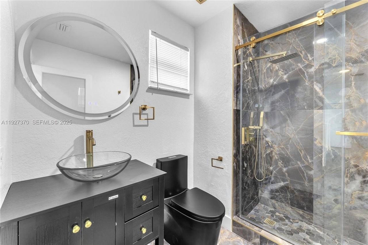 1541 Northwest 1st Court - Photo 7 of 12