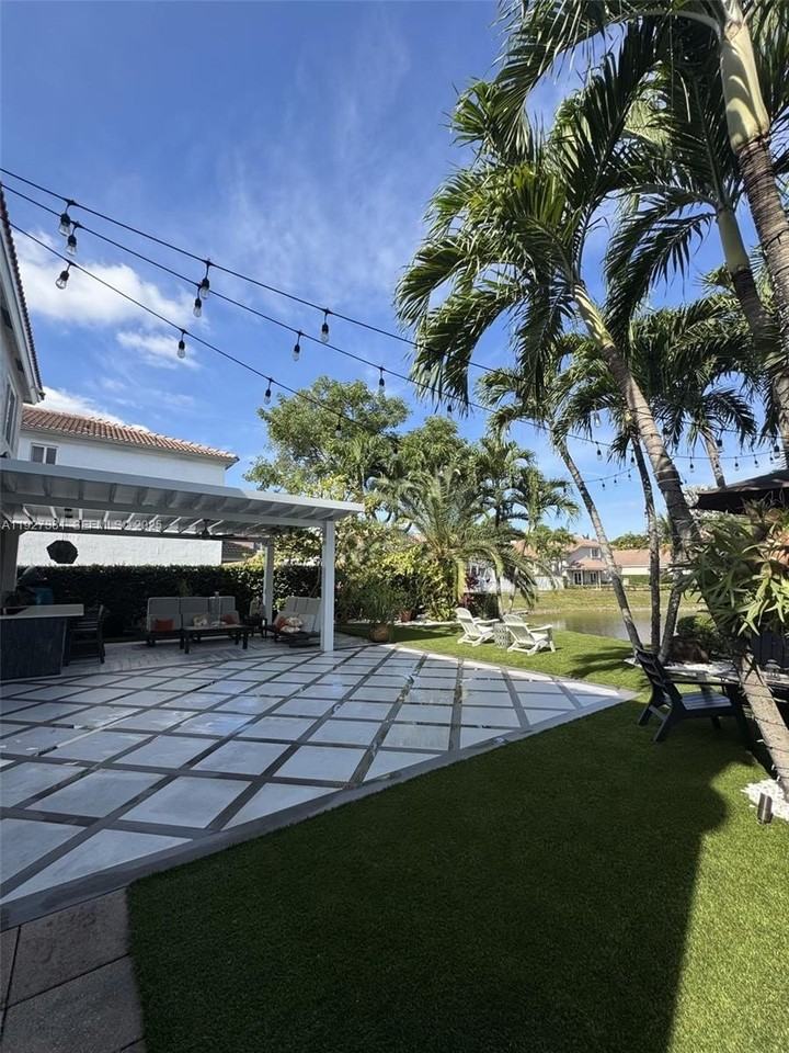 10973 Nw 53rd Ln - Photo 3 of 50