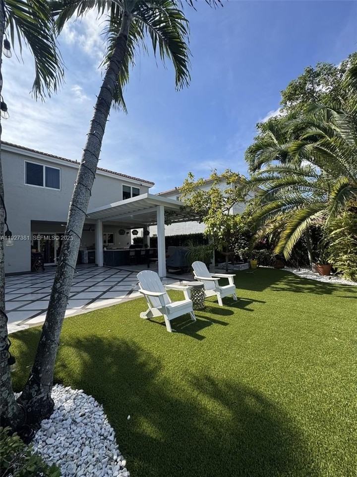 10973 Nw 53rd Ln - Photo 5 of 50