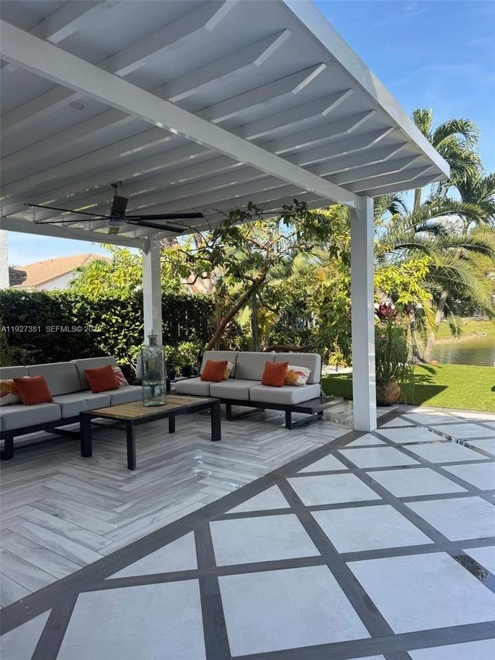 10973 Nw 53rd Ln - Photo 6 of 50