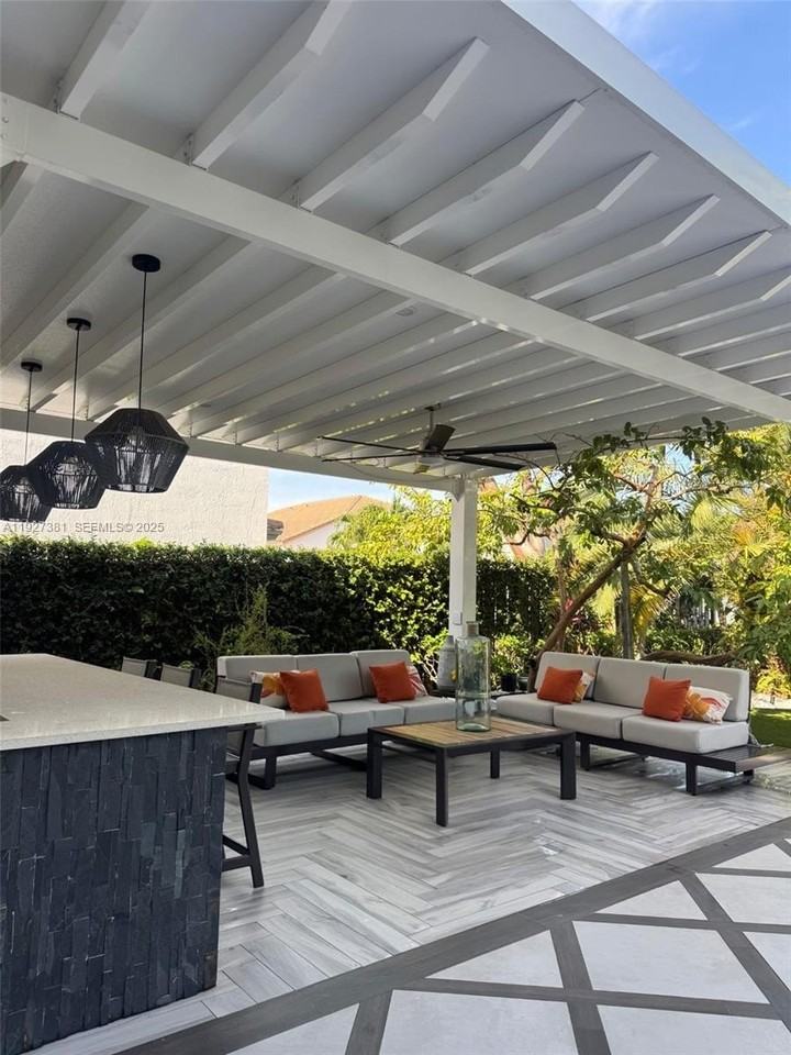 10973 Nw 53rd Ln - Photo 7 of 50