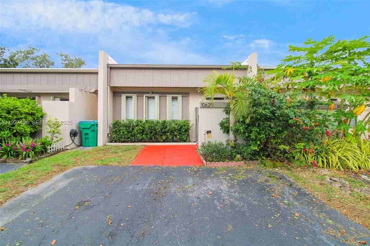 10629 Southwest 74th Terrace - Photo 2 of 21