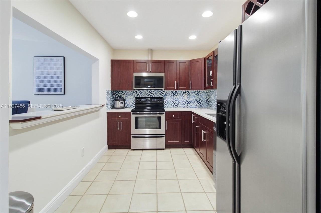 10629 Southwest 74th Terrace - Photo 3 of 21